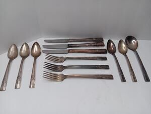 WM. A. Rogers Oneida LTD Artistic Pattern 1940 Partial Set
